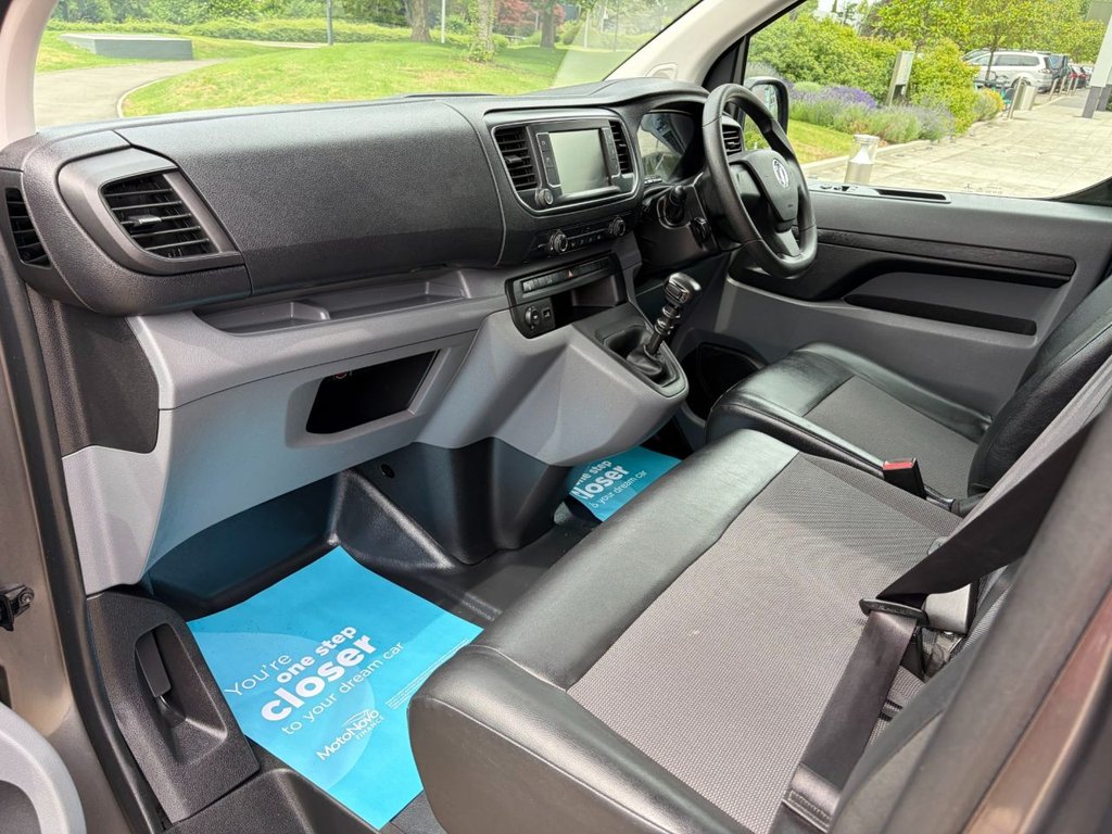 USED 2020 69 VAUXHALL VIVARO 3100 DYNAMIC 2.0TurboD EU6 S/S L2 H1 120ps *TWIN SLD*AIRCON*SENSORS*E/PACK*AUTO LIGHTS AND WIPERS* EU6-A/C-SENSORS-E/P-L2-6 DOORS