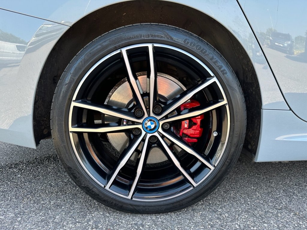 USED 2023 72 BMW 3 SERIES 2.0 330e 12kWh M Sport Saloon 4dr Petrol Plug-in Hybrid Auto Euro 6 (s/s) (292 ps) Huge Spec FSH Best Colour Ex Cond