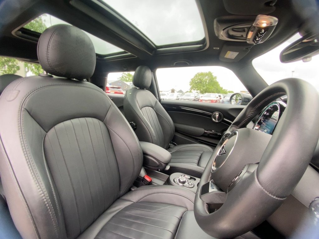 USED 2023 23 MINI Electric Hatch Cooper SE 32.6kWh Level 3 Hatchback 3dr Electric Auto (184 ps) 