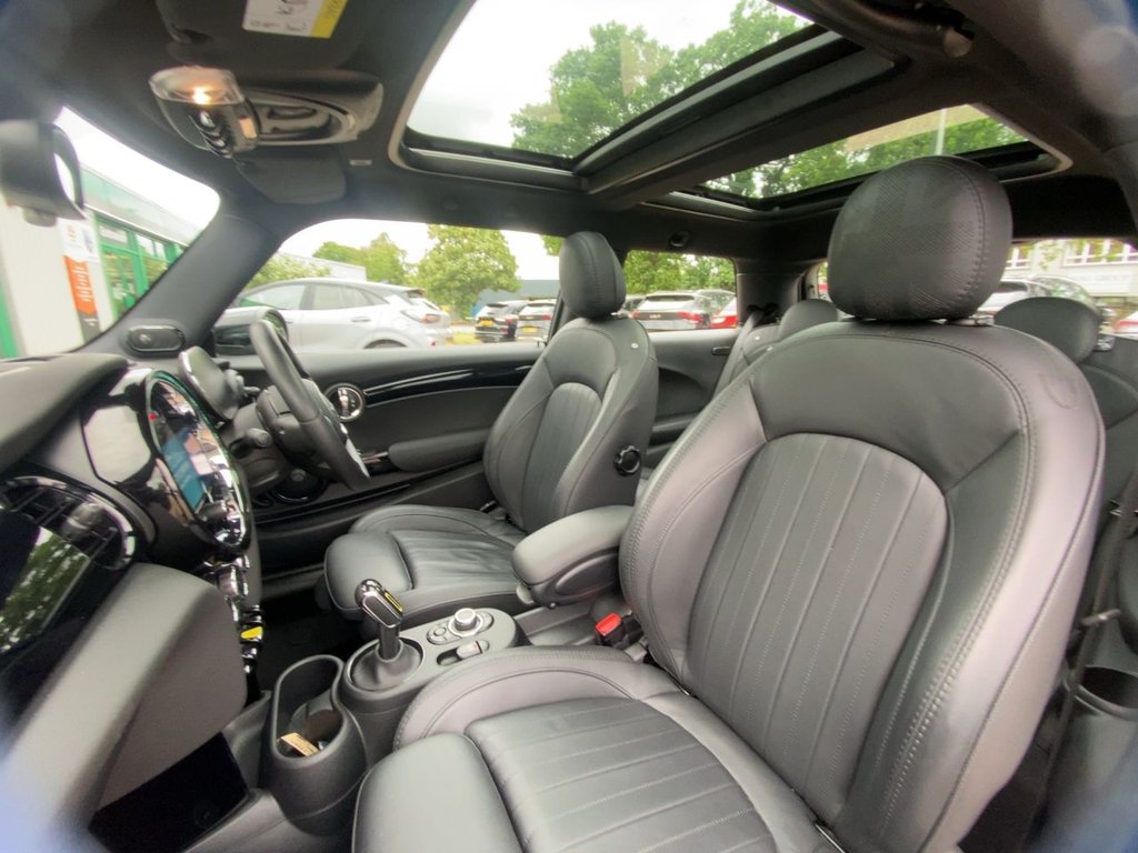 USED 2023 23 MINI Electric Hatch Cooper SE 32.6kWh Level 3 Hatchback 3dr Electric Auto (184 ps) 