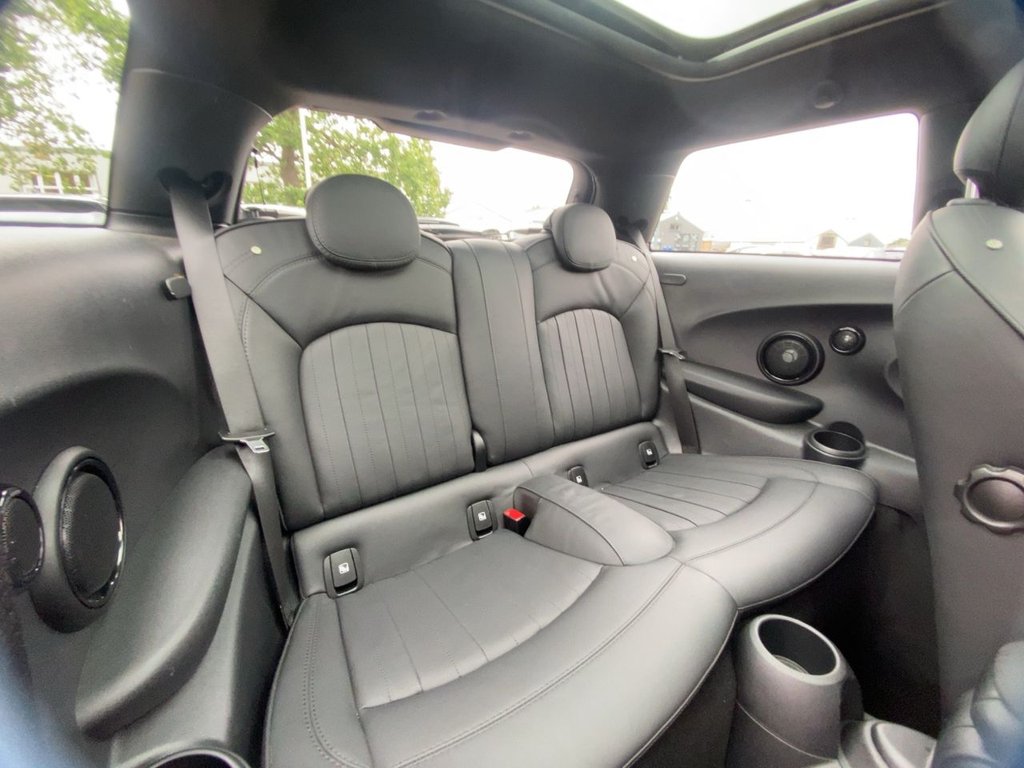 USED 2023 23 MINI Electric Hatch Cooper SE 32.6kWh Level 3 Hatchback 3dr Electric Auto (184 ps) 