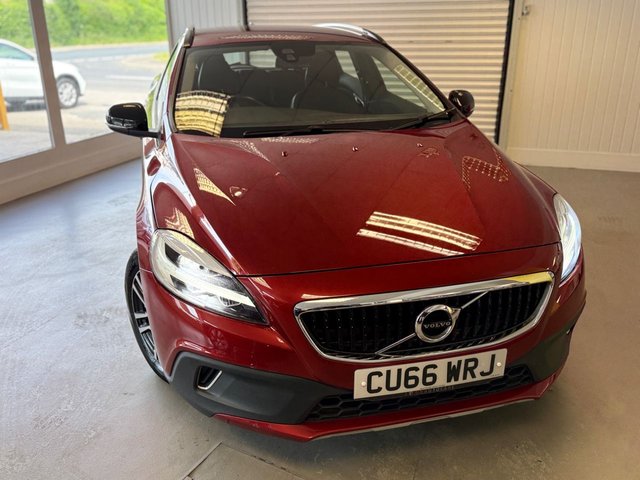 View our VOLVO V40 CROSS COUNTRY