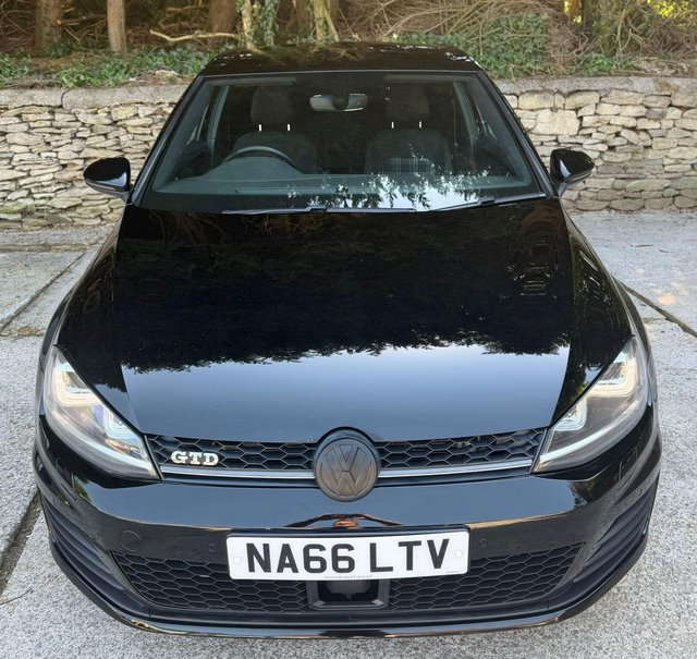 View our VOLKSWAGEN GOLF