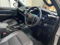 USED 2025 25 TOYOTA HI-LUX DOUBLE CAB 2.8 Hybrid 48v Invincible X 205ps Auto (2024 - ) 
