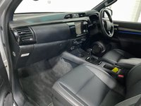 USED 2025 25 TOYOTA HI-LUX DOUBLE CAB 2.8 Hybrid 48v Invincible X 205ps Auto (2024 - ) 