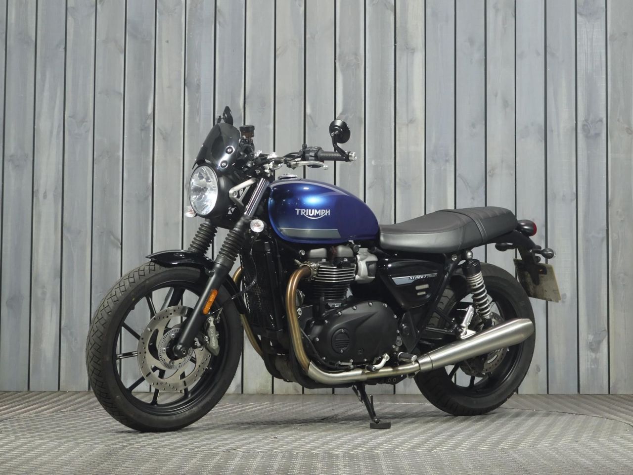 TRIUMPH STREET TWIN
