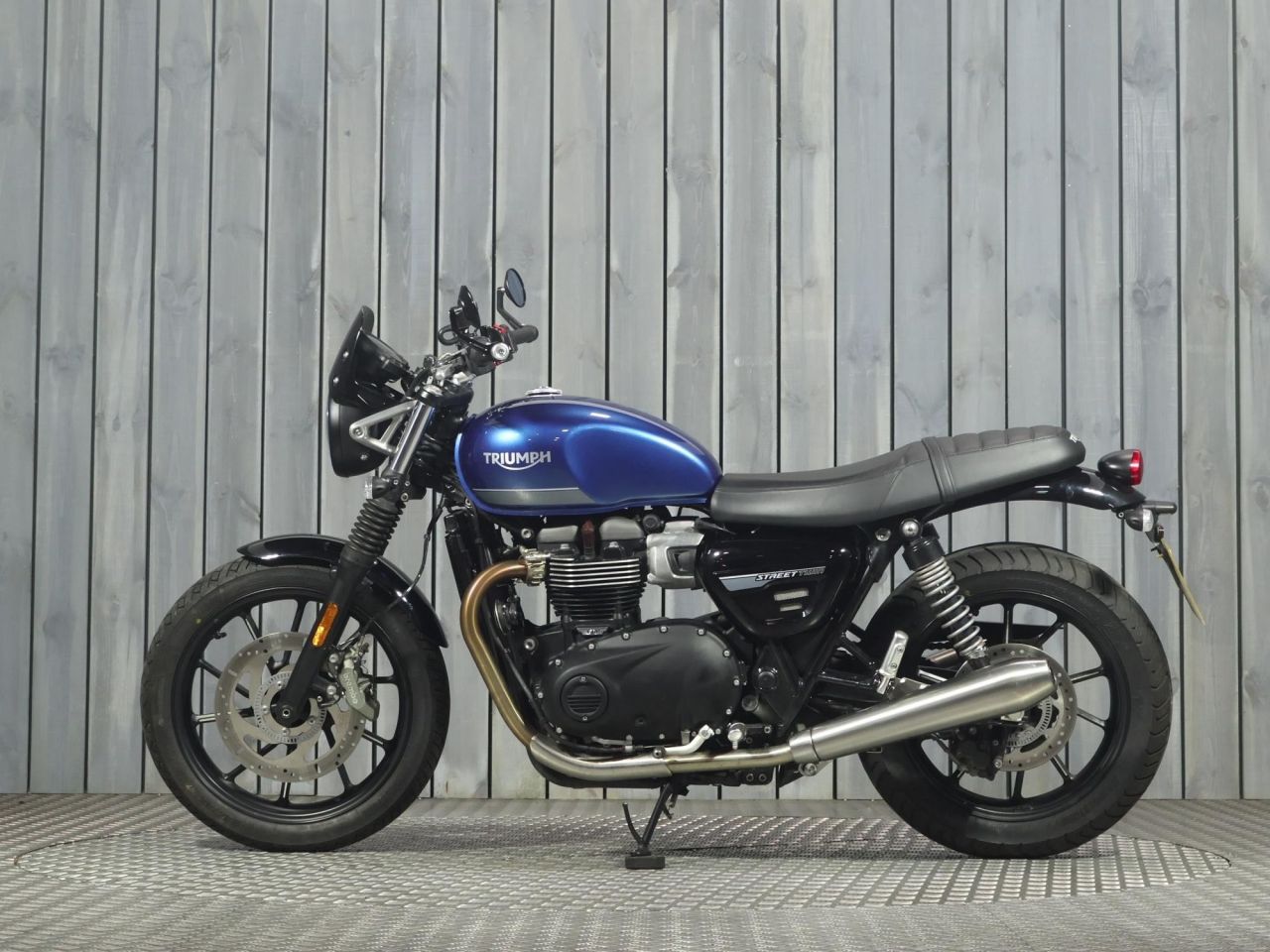 TRIUMPH STREET TWIN