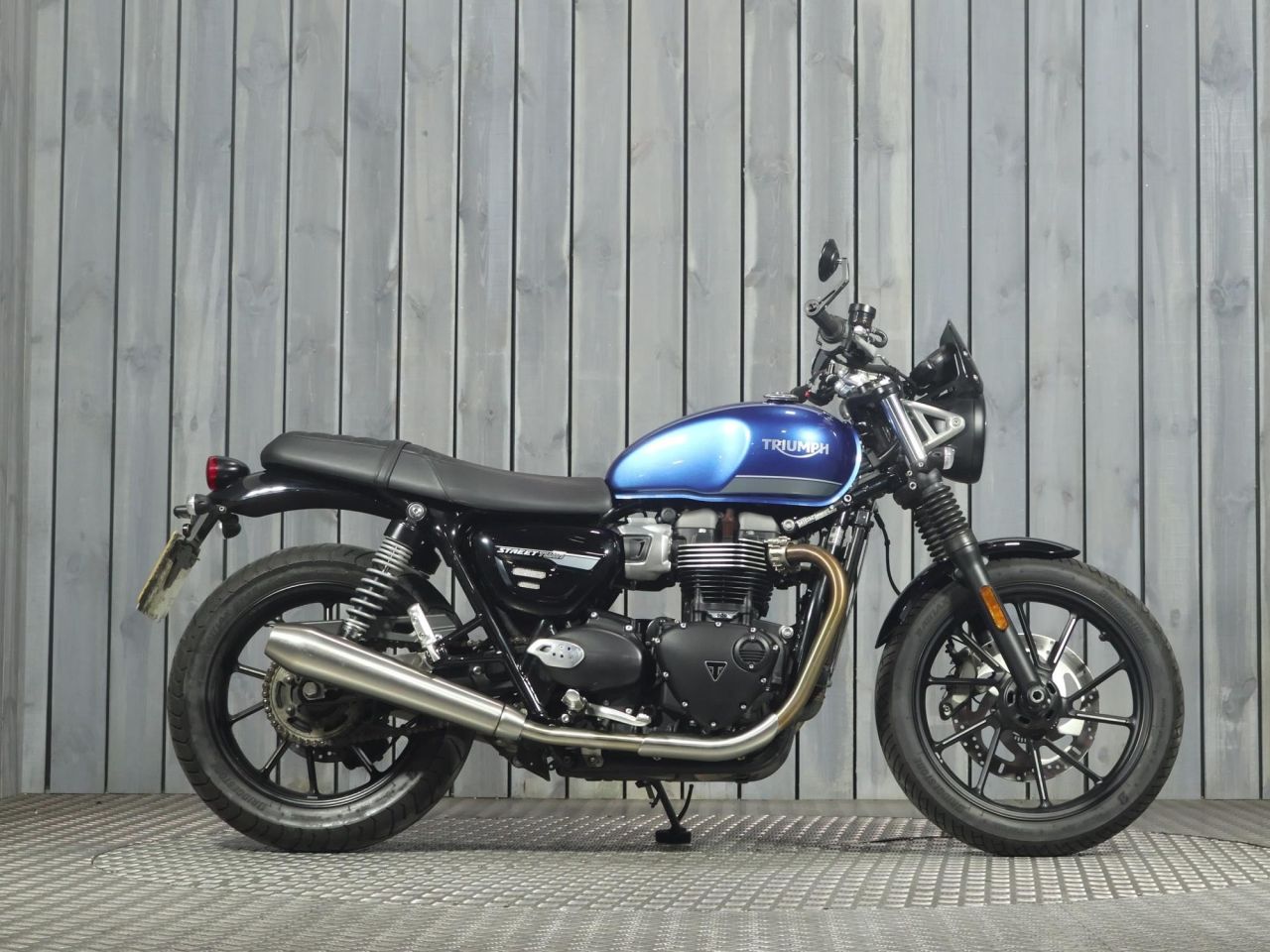 TRIUMPH STREET TWIN