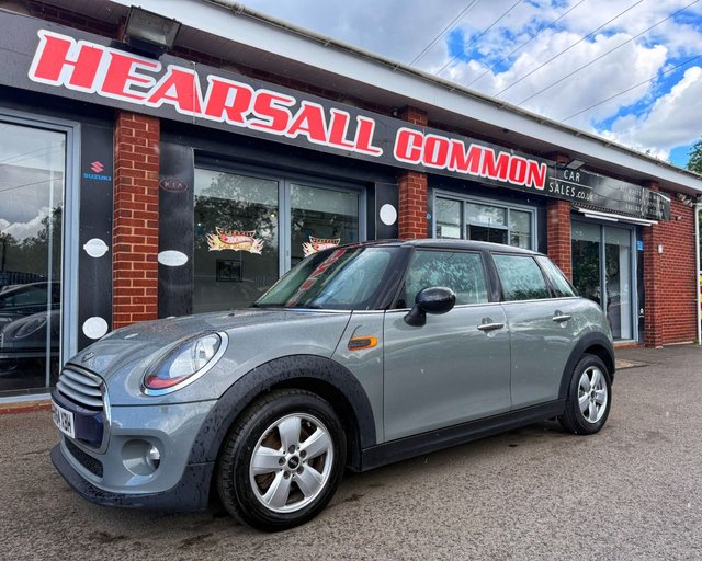 View our MINI Hatch 1.5 Cooper Hatchback 5dr Petrol Manual Euro 6 (s/s) (136 ps)