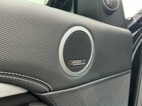 USED 2023 23 LAND ROVER DISCOVERY 3.0 D300 MHEV R-Dynamic HSE SUV 5dr Diesel Auto 4WD Euro 6 (s/s) (300 ps) Finished In Santorini Black, This 7 Seater Discovery Comes With Full Land Rover Service History, 23" Riviera Alloy Wheels, Meridian Premium Sound System, Heated Front And Rear Seats, Heated Steering Wheel, Powered Gesture Tailgate, 2 Keys, Fixed Glass Panoramic Roof, 360 And Reverse Cameras, 12 Months MOT, 3 Months Warranty. Finance And Extended Warranty Available.