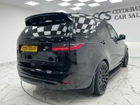 USED 2023 23 LAND ROVER DISCOVERY 3.0 D300 MHEV R-Dynamic HSE SUV 5dr Diesel Auto 4WD Euro 6 (s/s) (300 ps) Finished In Santorini Black, This 7 Seater Discovery Comes With Full Land Rover Service History, 23" Riviera Alloy Wheels, Meridian Premium Sound System, Heated Front And Rear Seats, Heated Steering Wheel, Powered Gesture Tailgate, 2 Keys, Fixed Glass Panoramic Roof, 360 And Reverse Cameras, 12 Months MOT, 3 Months Warranty. Finance And Extended Warranty Available.