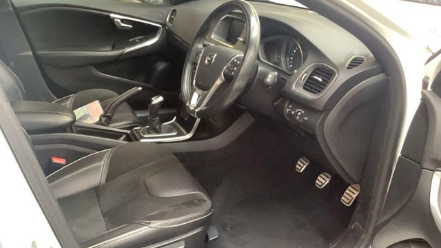 View our VOLVO V40