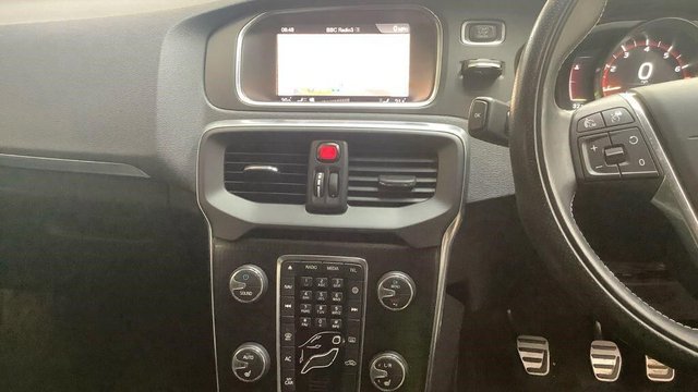 View our VOLVO V40