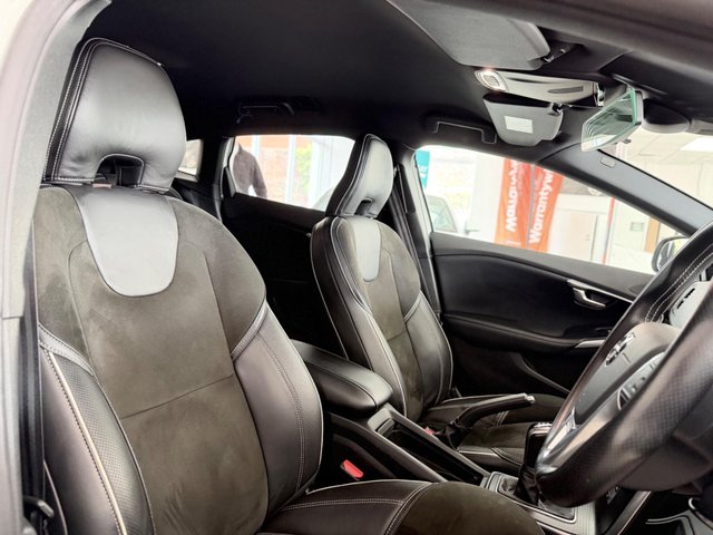 View our VOLVO V40