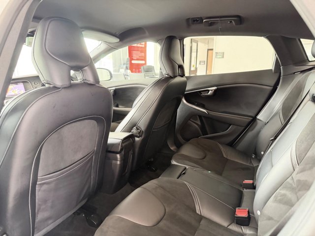 View our VOLVO V40