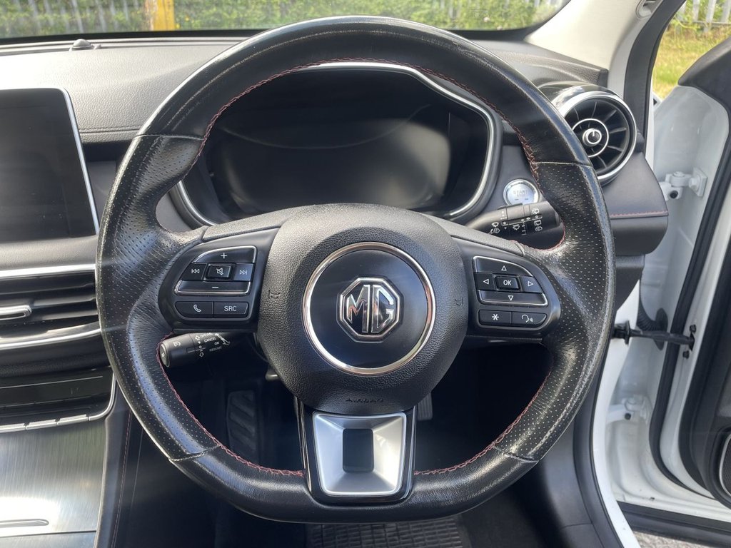 USED 2022 22 MG MG HS 1.5 T-GDI Exclusive SUV 5dr Petrol Manual Euro 6 (s/s) (162 ps) Rear Camera, Pan Roof