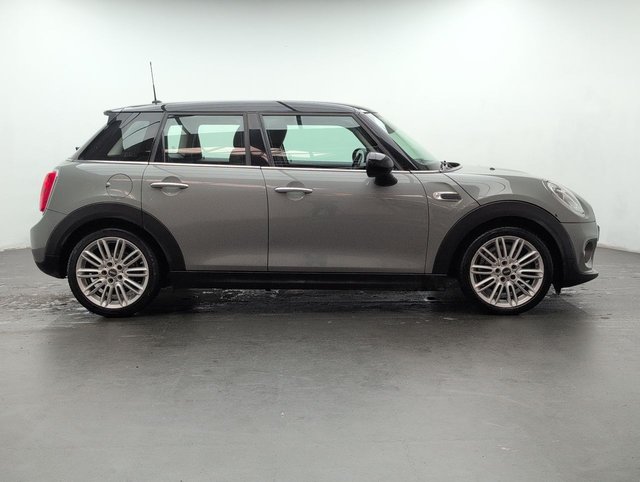 USED 2017 67 MINI HATCH 1.5 Cooper Auto 5dr CLICK+COLLECT / HOME DELIVERY