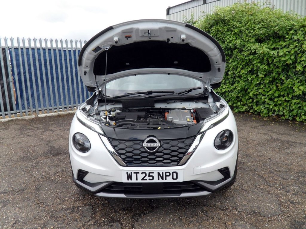 USED 2025 25 NISSAN JUKE 1.6 Tekna+ SUV 5dr Petrol Hybrid Auto Euro 6 (143 ps) Pearl White - Nissan Warranty 2028