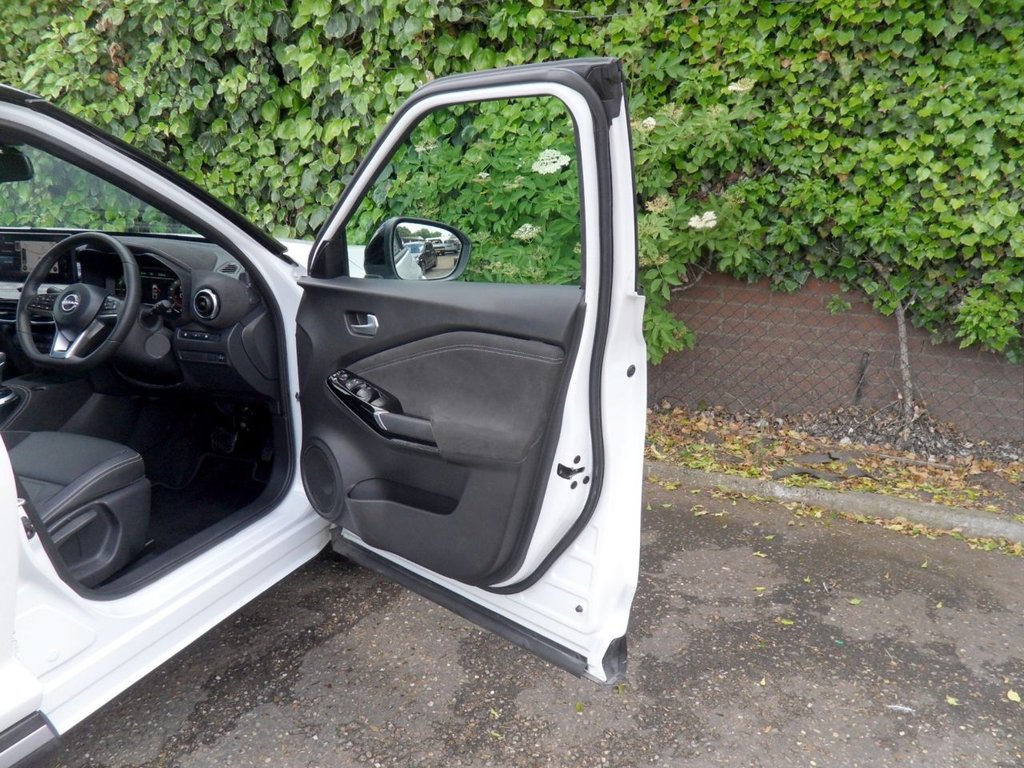 USED 2025 25 NISSAN JUKE 1.6 Tekna+ SUV 5dr Petrol Hybrid Auto Euro 6 (143 ps) Pearl White - Nissan Warranty 2028