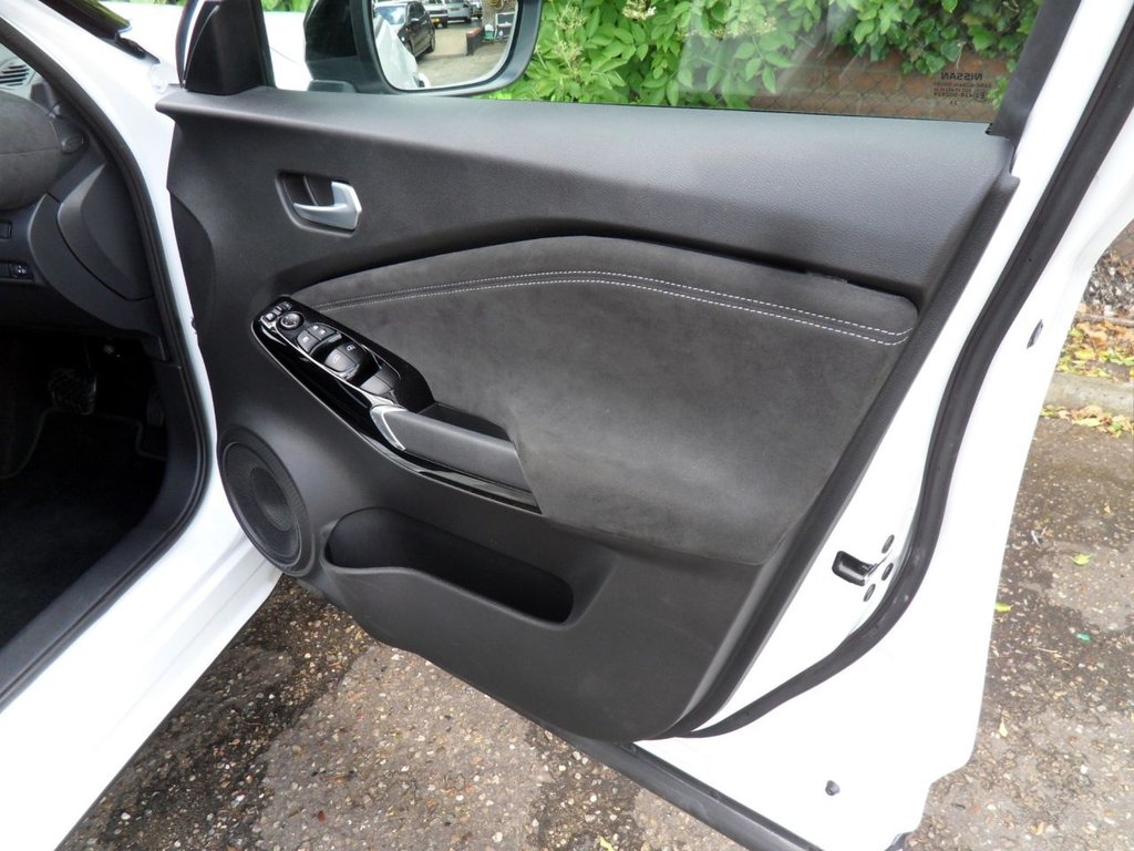 USED 2025 25 NISSAN JUKE 1.6 Tekna+ SUV 5dr Petrol Hybrid Auto Euro 6 (143 ps) Pearl White - Nissan Warranty 2028