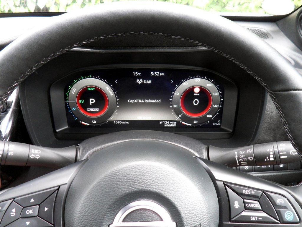 USED 2025 25 NISSAN JUKE 1.6 Tekna+ SUV 5dr Petrol Hybrid Auto Euro 6 (143 ps) Pearl White - Nissan Warranty 2028
