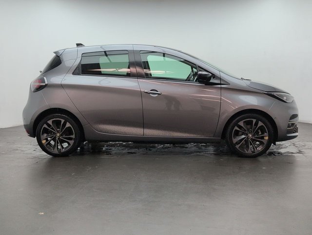 USED 2022 72 RENAULT ZOE Zoe Iconic Boost Charge EV 50 5dr CLICK+COLLECT / HOME DELIVERY