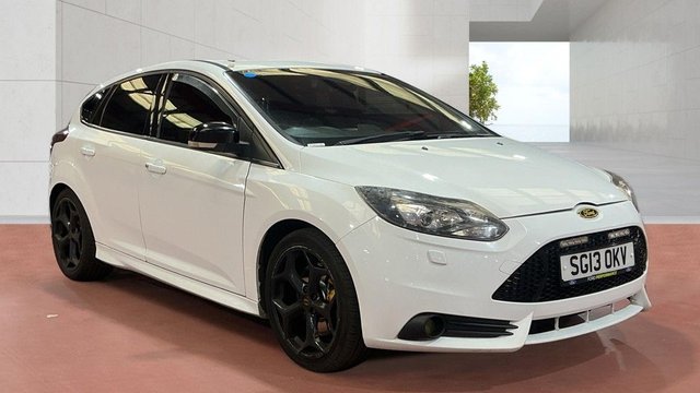 View our Ford Focus 2.0T EcoBoost ST-3 Hatchback 5dr Petrol Manual Euro 5 (s/s) (250 ps)