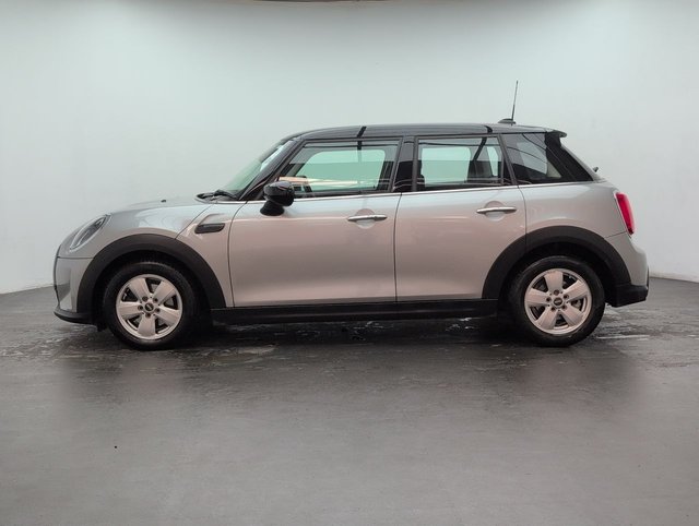 USED 2023 23 MINI HATCH 1.5 Cooper Classic Auto 5dr CLICK+COLLECT / HOME DELIVERY