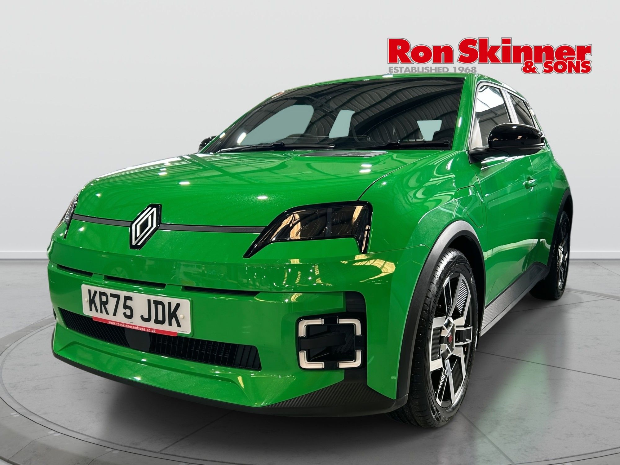 USED 2025 75 RENAULT 5 E-Tech electric urban range 40kWh evolution Hatchback 5dr Electric Auto (120 ps) 