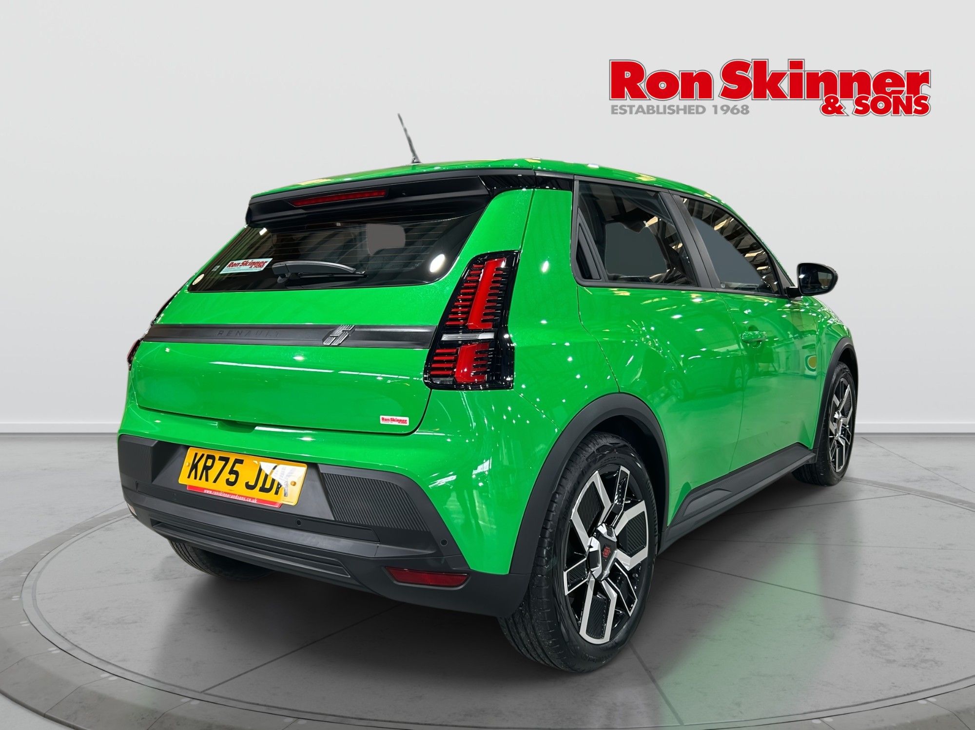 USED 2025 75 RENAULT 5 E-Tech electric urban range 40kWh evolution Hatchback 5dr Electric Auto (120 ps) 
