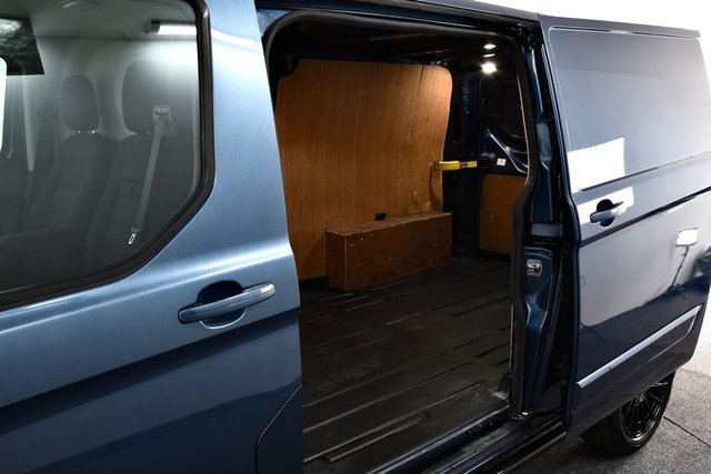 USED 2022 22 FORD TRANSIT CUSTOM 2.0 300 EcoBlue Limited Panel Van 5dr Diesel Auto L2 H1 Euro 6 (s/s) (130 ps) Bespoke | Apple Play | Aero Pk