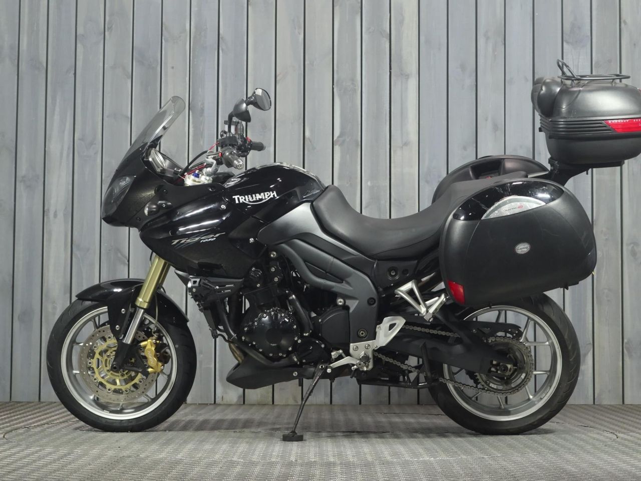 TRIUMPH TIGER 1050