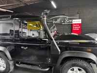 USED 2010 10 LAND ROVER DEFENDER 90 2.4 TDCi Hard Top SUV 3dr Diesel Manual 4WD SWB Euro 4 (122 bhp) NO VAT  2010 LANDROVER DEFENDER 90 2.4TDCI HARDTOP - NO VAT - CAT S - 12 SERVICES TO 2025 - CLUTCH AND FLYWHEEL IN 2024 - SANTORINI BLACK - MUDFLAPS - TOWBAR - SUNROOF - ELECTRIC WINDOWS - AIR CON