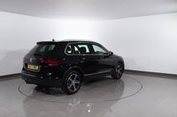 USED 2017 VOLKSWAGEN TIGUAN 2.0 TDI BlueMotion Tech SE SUV 5dr Diesel Manual Euro 6 (s/s) (150 ps) APPLE CARPLAY & ANDROID AUTO