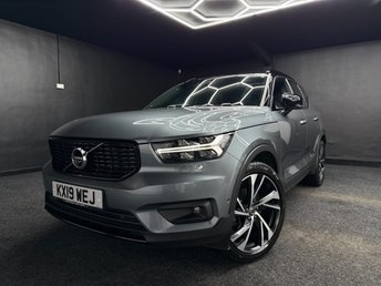 2019 VOLVO XC40