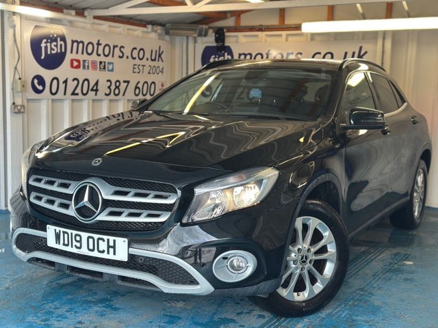 View our Mercedes-Benz Gla 1.6 GLA200 SE (Executive) SUV 5dr Petrol 7G-DCT Euro 6 (s/s) (156 ps)+1 FORMER KEEPER+HISTORY+ALLOYS+FULL LEATHER SEATS+PARK CONTROL+DAB+PRIVACY+CLIMATE+CRUISE+MEDIA+BLUETOOTH+USB+AUX+APPS+
