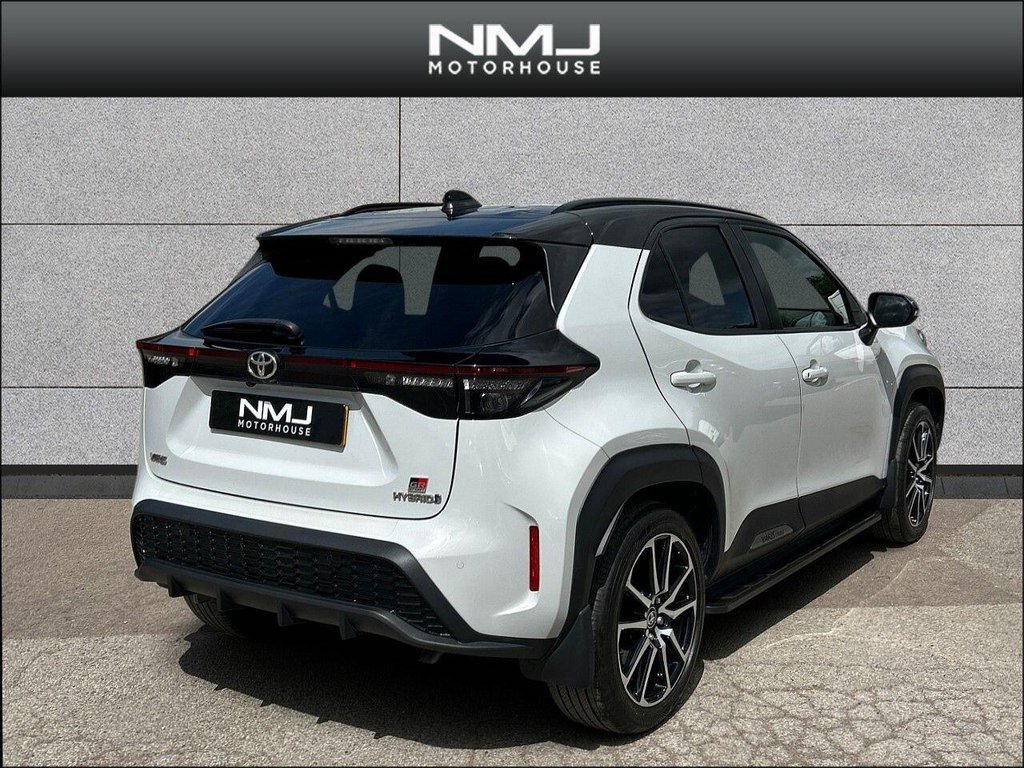 USED 2022 72 TOYOTA YARIS CROSS 1.5 VVT-h GR SPORT SUV 5dr Petrol Hybrid E-CVT Euro 6 (s/s) (116 ps) SUV 9.9%APR ADV SAFETY PK FMDSH