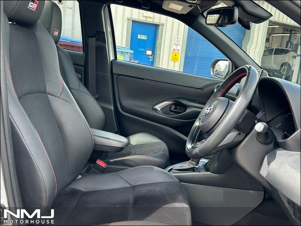 USED 2022 72 TOYOTA YARIS CROSS 1.5 VVT-h GR SPORT SUV 5dr Petrol Hybrid E-CVT Euro 6 (s/s) (116 ps) SUV 9.9%APR ADV SAFETY PK FMDSH