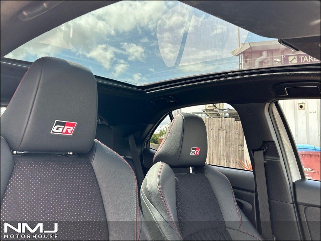 USED 2022 72 TOYOTA YARIS CROSS 1.5 VVT-h GR SPORT SUV 5dr Petrol Hybrid E-CVT Euro 6 (s/s) (116 ps) SUV 9.9%APR ADV SAFETY PK FMDSH