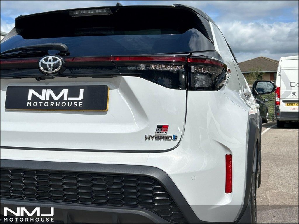 USED 2022 72 TOYOTA YARIS CROSS 1.5 VVT-h GR SPORT SUV 5dr Petrol Hybrid E-CVT Euro 6 (s/s) (116 ps) SUV 9.9%APR ADV SAFETY PK FMDSH