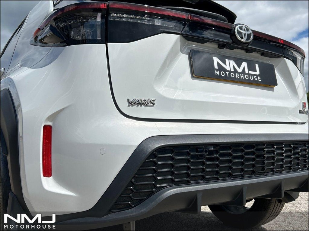 USED 2022 72 TOYOTA YARIS CROSS 1.5 VVT-h GR SPORT SUV 5dr Petrol Hybrid E-CVT Euro 6 (s/s) (116 ps) SUV 9.9%APR ADV SAFETY PK FMDSH