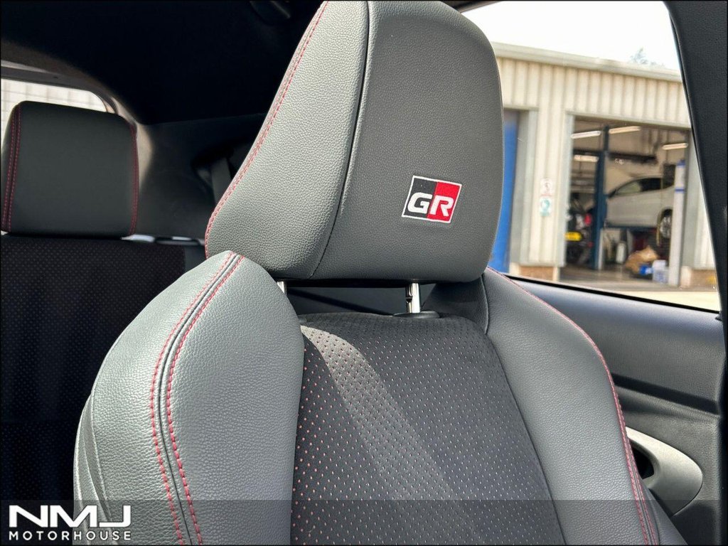 USED 2022 72 TOYOTA YARIS CROSS 1.5 VVT-h GR SPORT SUV 5dr Petrol Hybrid E-CVT Euro 6 (s/s) (116 ps) SUV 9.9%APR ADV SAFETY PK FMDSH
