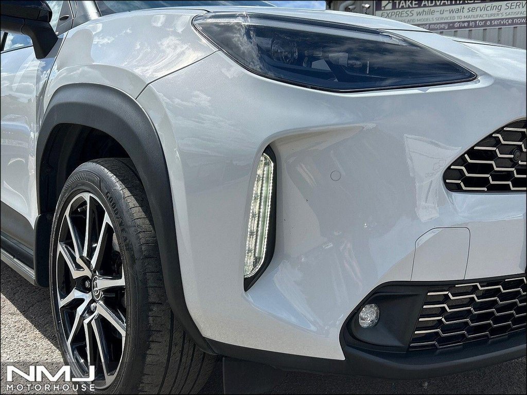 USED 2022 72 TOYOTA YARIS CROSS 1.5 VVT-h GR SPORT SUV 5dr Petrol Hybrid E-CVT Euro 6 (s/s) (116 ps) SUV 9.9%APR ADV SAFETY PK FMDSH