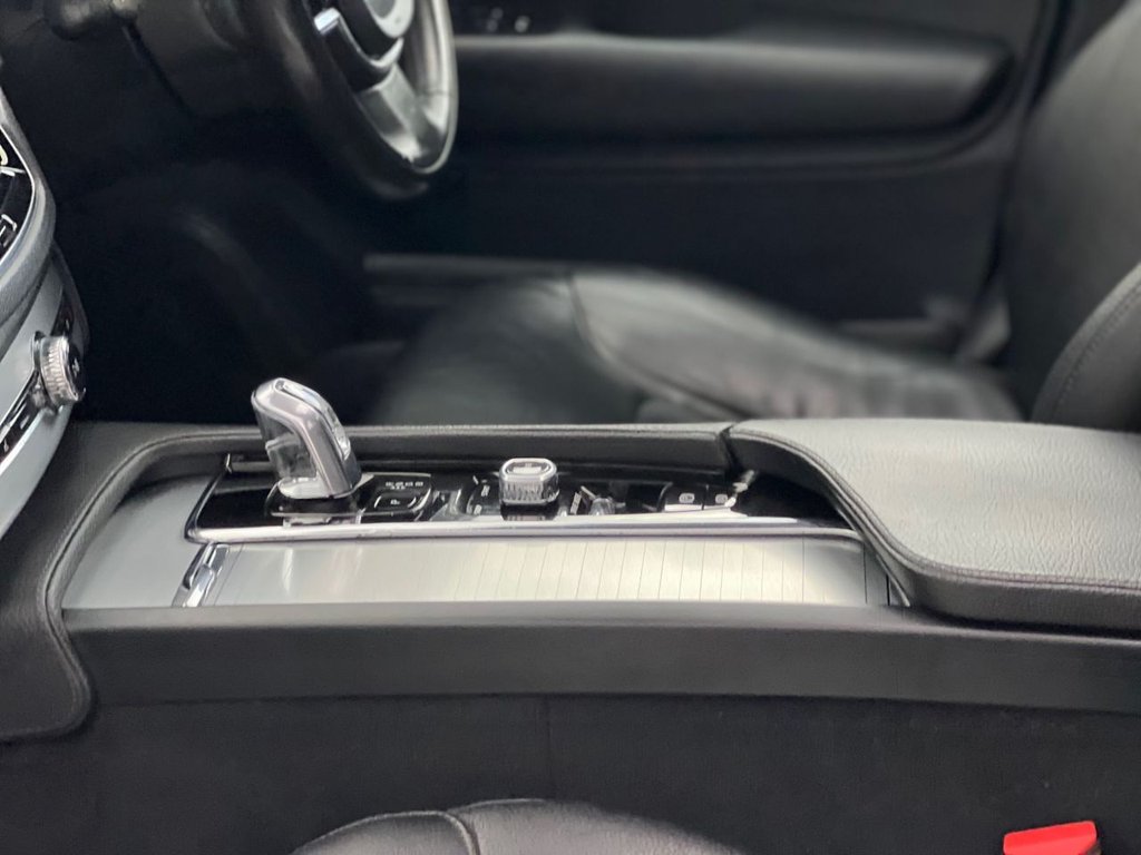 USED 2016 66 VOLVO XC90 2.0h T8 Twin Engine 9.2kWh Momentum SUV 5dr Petrol Plug-in Hybrid Auto 4WD Euro 6 (s/s) (407 ps) REVERSE CAM / HEADED STEERING WHEEL