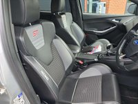 USED 2015 65 FORD FOCUS 2.0T EcoBoost ST-2 Hatchback 5dr Petrol Manual Euro 6 (s/s) (250 ps) FORD + 1 OWNER 11 SERVICES