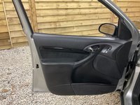 USED 2002 02 FORD FOCUS 1.6i 16v Ghia Hatchback 5dr Petrol Manual (163 g/km, 99 bhp) 80,137 MILES ONLY TWO LOCAL OWNERS EXC CONDITION