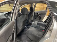 USED 2002 02 FORD FOCUS 1.6i 16v Ghia Hatchback 5dr Petrol Manual (163 g/km, 99 bhp) 80,137 MILES ONLY TWO LOCAL OWNERS EXC CONDITION