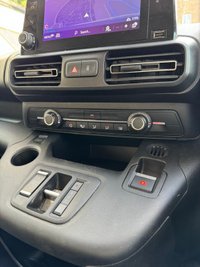 USED 2023 72 VAUXHALL Combo Life Electric 50kWh Design XL MPV 5dr Electric Auto (7.4kW Charger) (136 ps) 