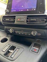 USED 2023 72 VAUXHALL Combo Life Electric 50kWh Design XL MPV 5dr Electric Auto (7.4kW Charger) (136 ps) 