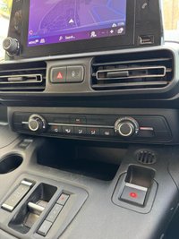 USED 2023 72 VAUXHALL Combo Life Electric 50kWh Design XL MPV 5dr Electric Auto (7.4kW Charger) (136 ps) 